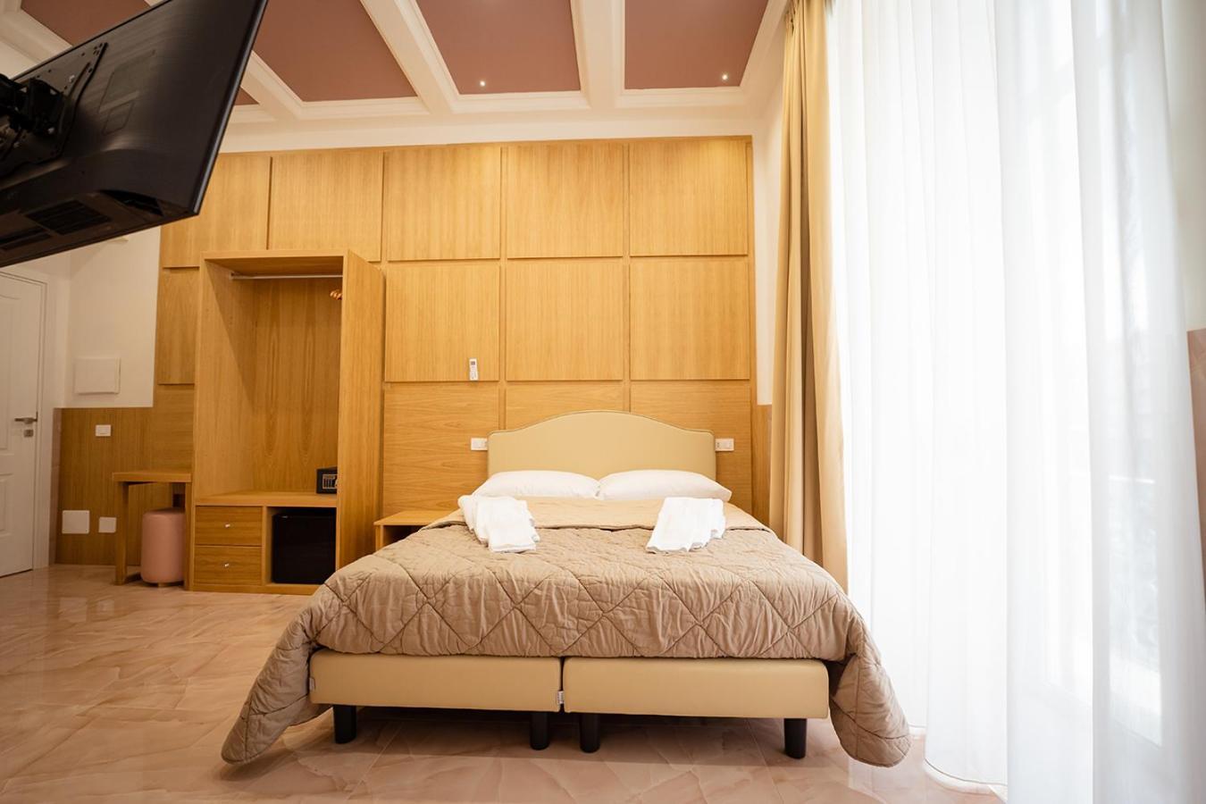 P.C. Boutique Medina H. Napoli Centro, By Clapa Group Hotel Екстериор снимка